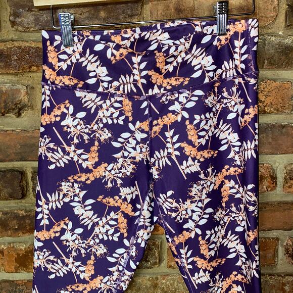 Fabletics Purple Floral Arcadia Define Powderhold Mid-Rise Capri Leggings Small - Picture 3 of 7